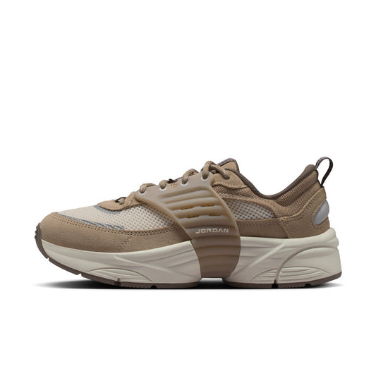 IR1839-200 - WMNS JORDAN TRUNNER O/S